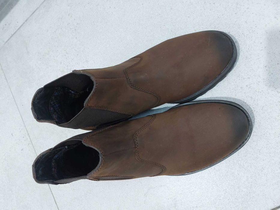 Vand 2 perechi ghete LASOKI