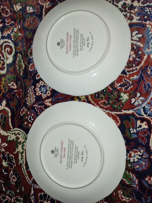 Две декоративни чинии Royal Albert