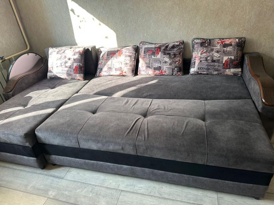 Диван для гостиной, в хорошем состоянии.