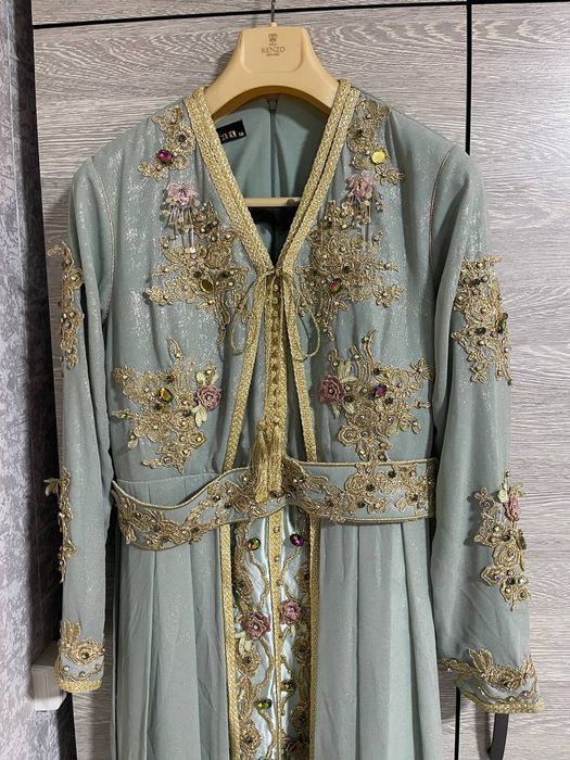 Красивое национальное платье