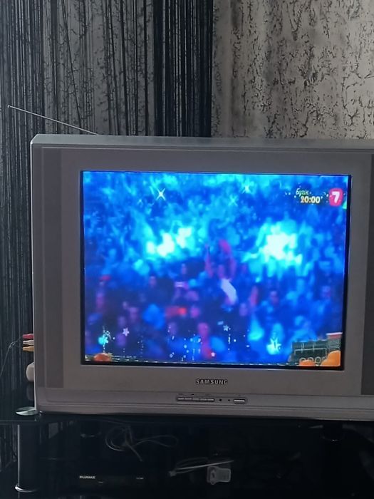 Продам телевизор samsung,