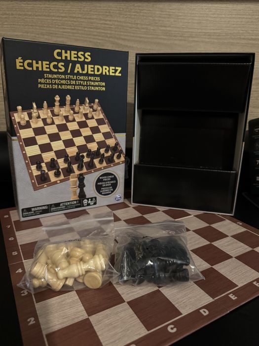 Шах комплект –  дъска с покритие + фигури