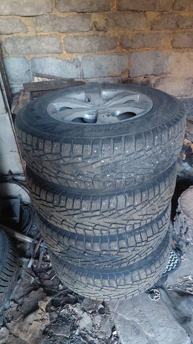 Продам зимние шины размер 16