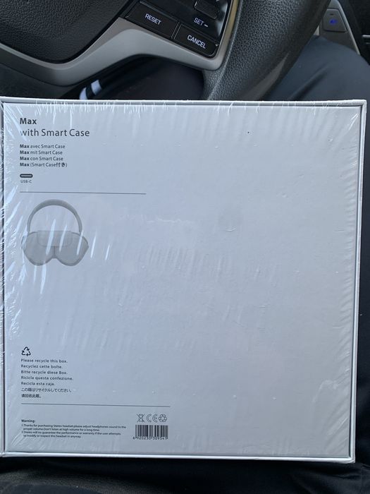 AirPods MAX with Smart Case