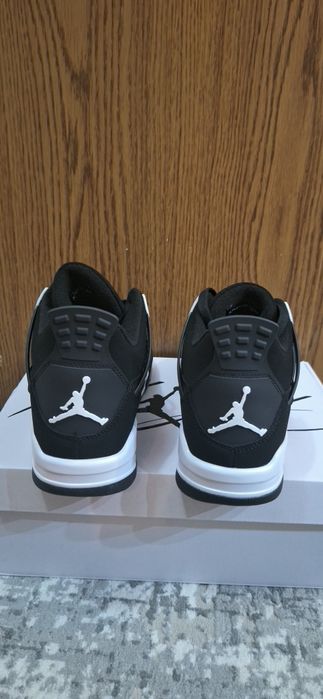 Jordan 4 White Thunder