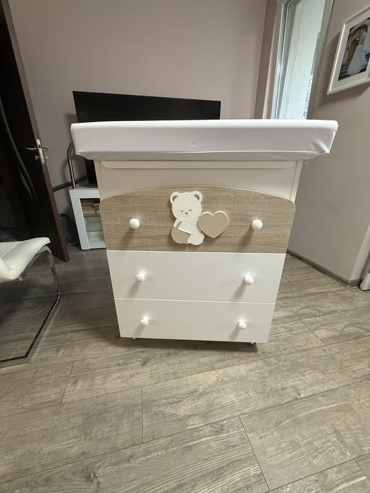 Шкаф с вана вградена за новородени