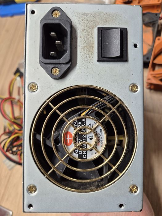 Componente calculator, sursa, ventilatoare/coolere, cabluri