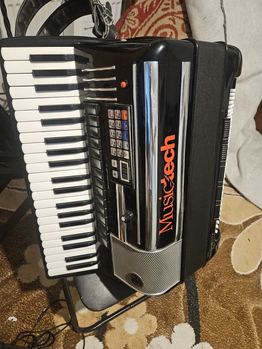 Vand acordeon electric cu midi