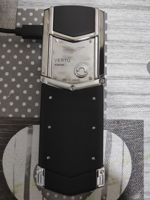 Vertu телефон AU750