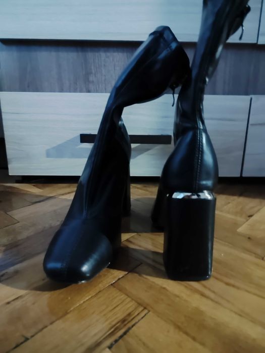 Дамски боти на висок ток