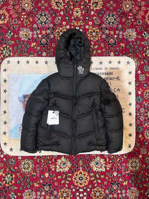 Вналичии куртка Moncler / Монклер