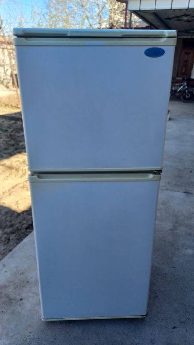 CYNOS Халадильник 2Х камерный работает отлично