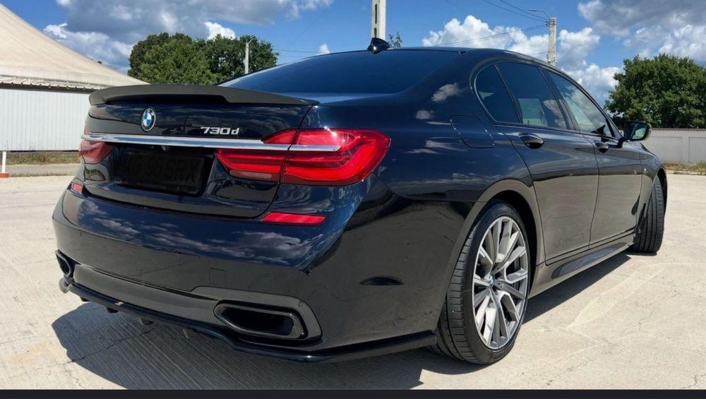 Vand Bmw seria 7/ G11-3.0 D. 2015-usor avariat bara fata