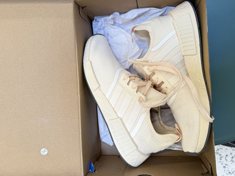 Обувки-Adidas NMD_R1