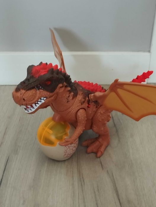 Игрушка дракон,на батарейках