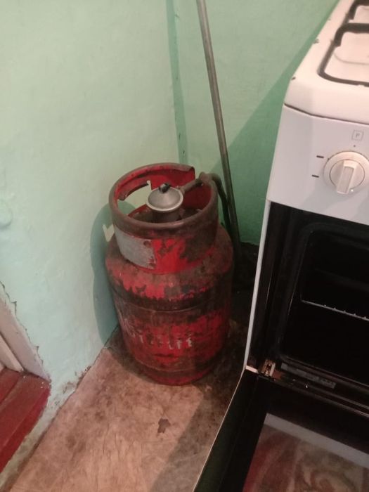 Продам газ плиту