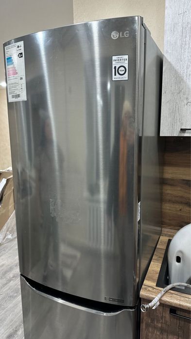 Продам Холодильник LG