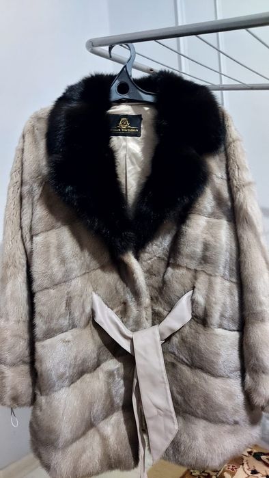 Норковая шуба продается