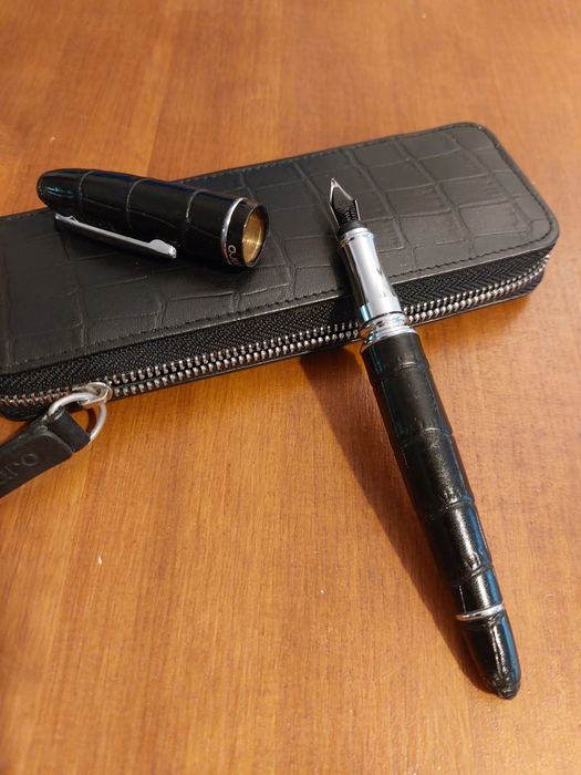 Писалка Ungaro в несесер