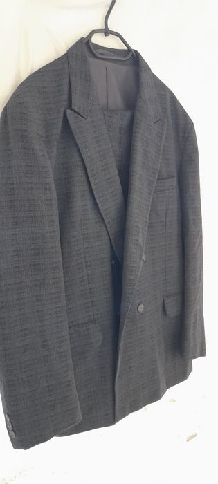 Costum culoarea gri de bărbați