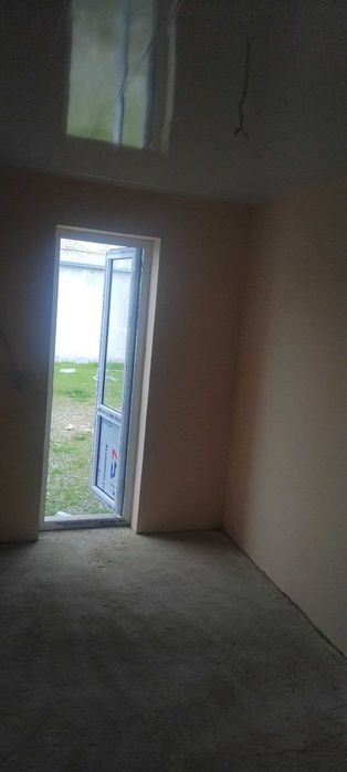 Noturar bino sotiladi