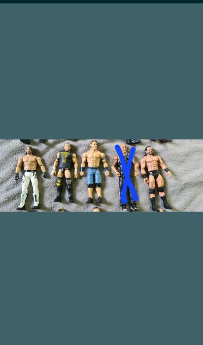 Продавам рингове , кола и фигури WWE