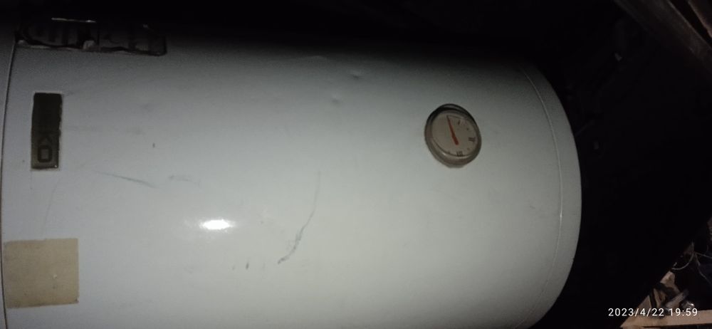 Продам срочно бойлер на 100 литров.