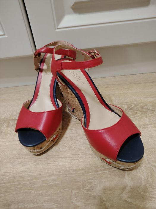 Босоножки женские