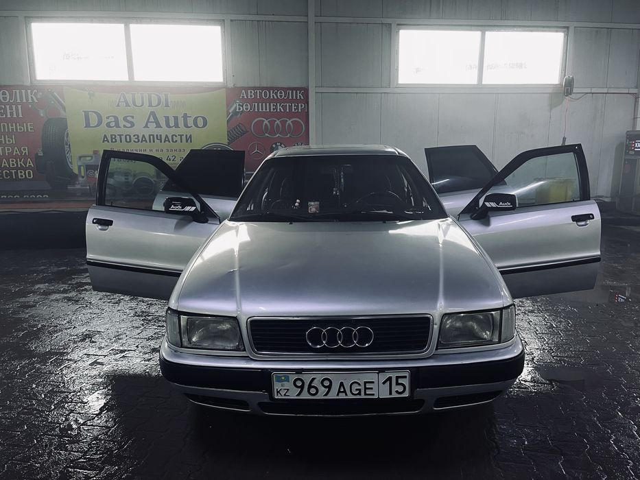 Машина ауди 80 б4