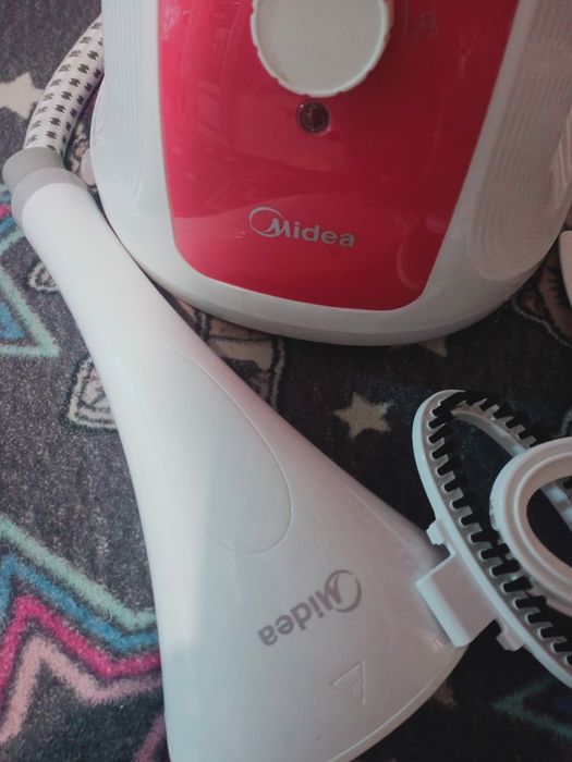 Продам отпариватель Midea .