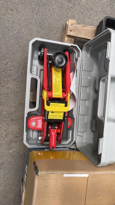 Домкраты разные от 2 тонн до 50тонн  для шиномонтажа