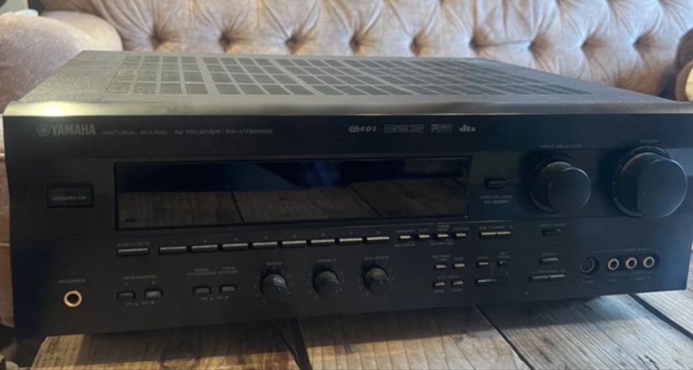 Receiver YAMAHA RX-V795 + boxă centrală și trei sateliți