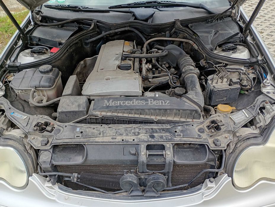 Vând Mercedes-Benz C180 benzină Euro4 din 2002 in stare bună de funcționare