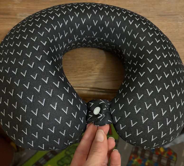 Pernă ortopedică pentru avion