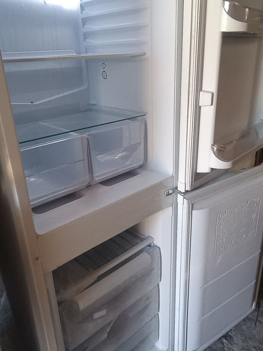 Frigider cu congelator tip combină frigorifică îndesit artic Privileg