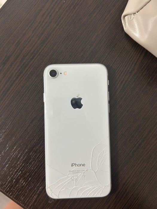 Iphone 7, 32 гб; Iphone 8, 64гб