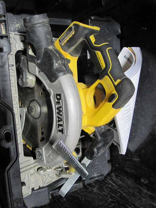 Fierăstrău circular fără perii DEWALT XR 18V 184 mm