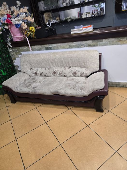 Продам диван два кресла