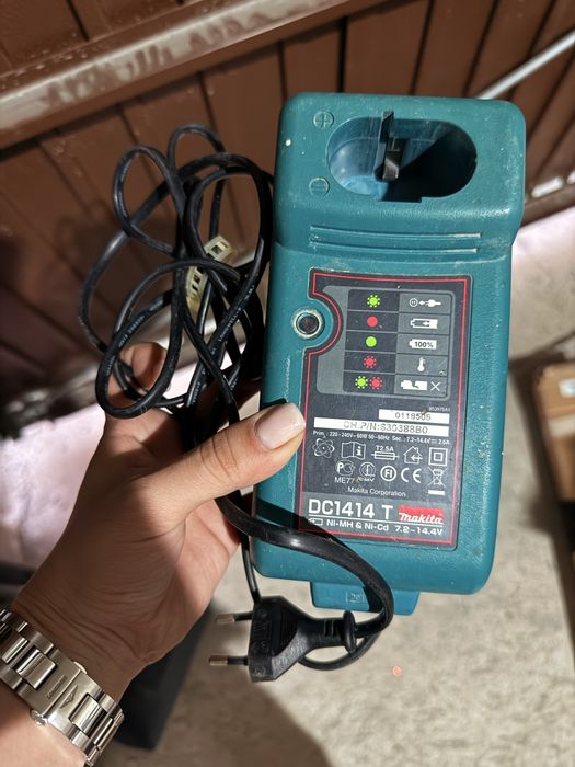 зарядно устройство Makita DC1414 T за батерии с напрежение от 7.2V до 14.4V.