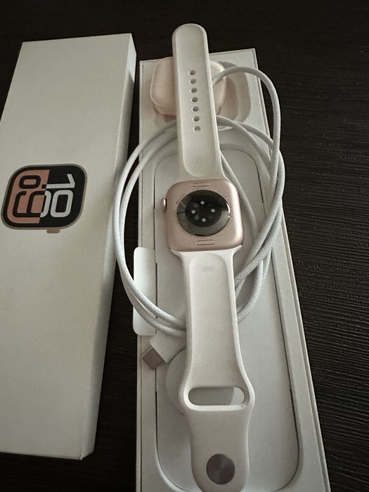 Apple watch 10, в отличном состоянии