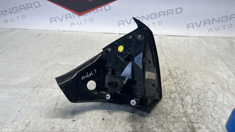 Tesla 3 ляв стоп