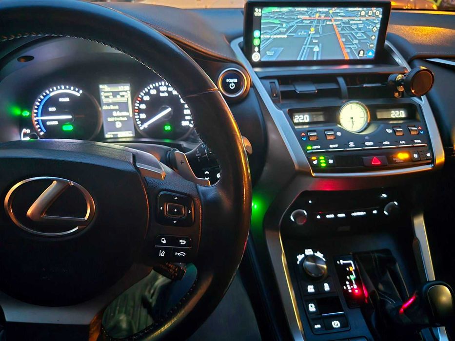 продавам автомобил Lexus
