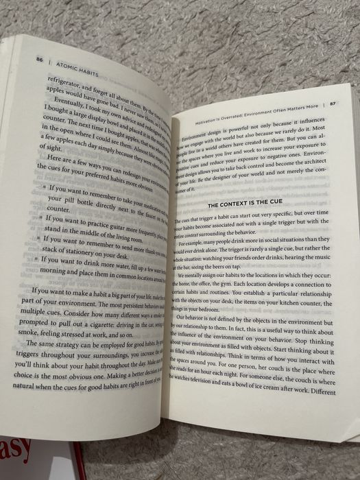 Книга “Atomic Habits” на английском