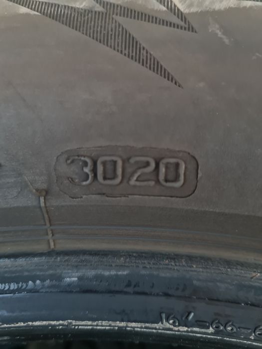 Зимни гуми 4 броя BRIDGESTONE BLizzak  LM005 215 60 R16 дот 2024