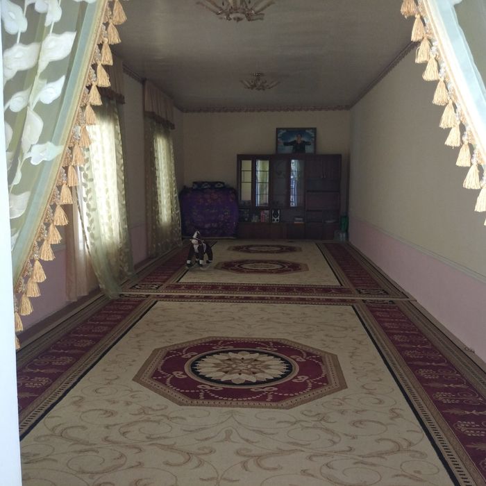 Навоий, эски шахарда ховли сотилади 10 сотих, 11 хона хамма шароитлари