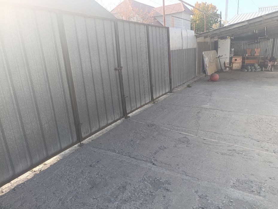 Продам два дома на одном участке