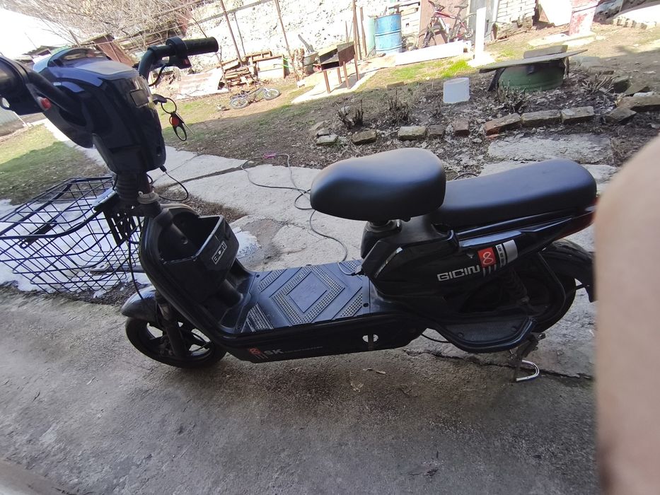 Электро скутер (велик) сk8