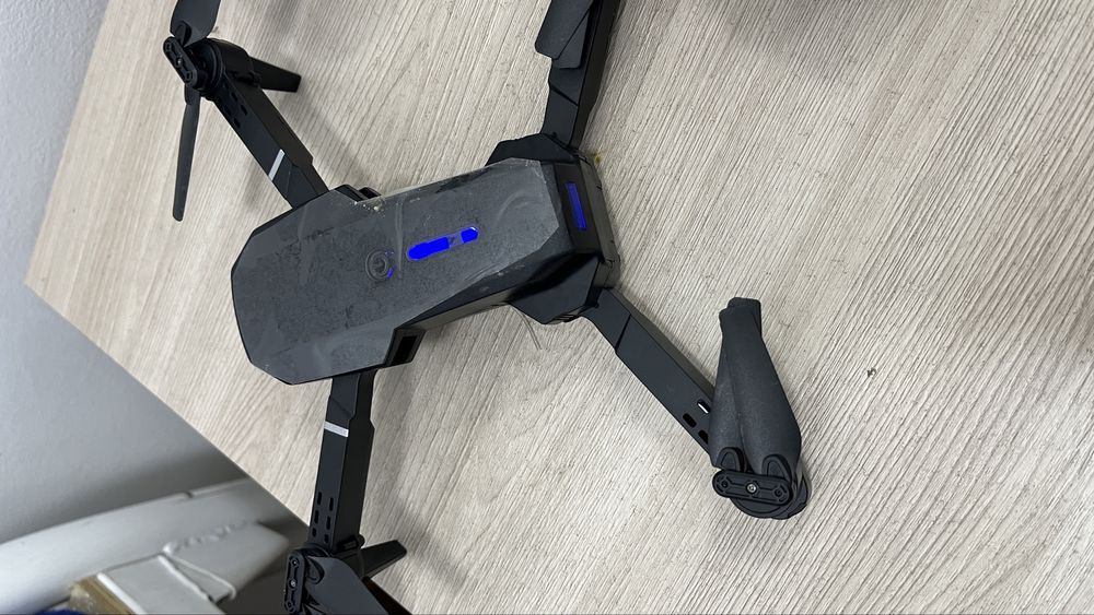 Квадрокоптер Е88