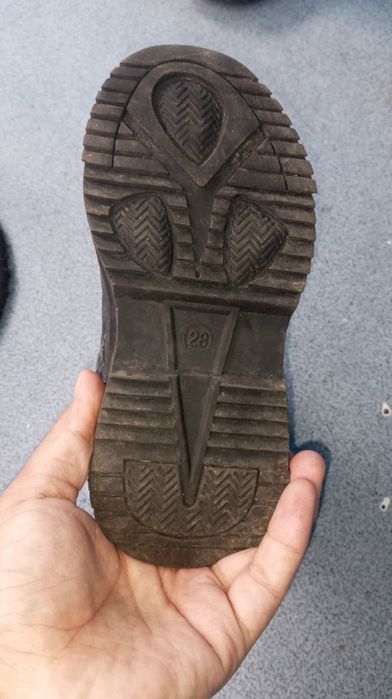 Мальчику обувь разного размера