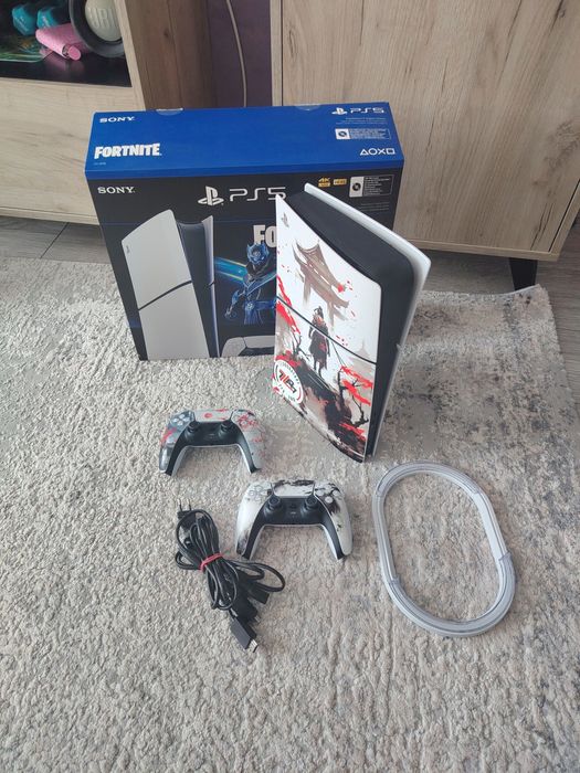 Playstation 5 slim DIGITAL 1 TB 2.manete Fc26 si Ps plus